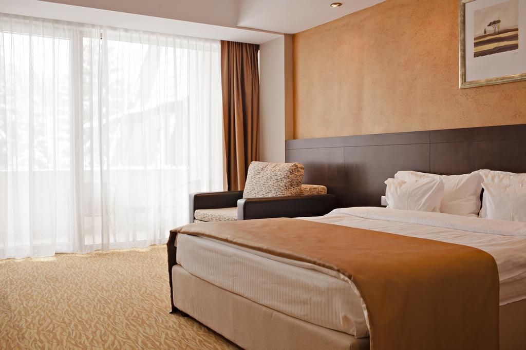 Hotel Clermont Covasna Extérieur photo