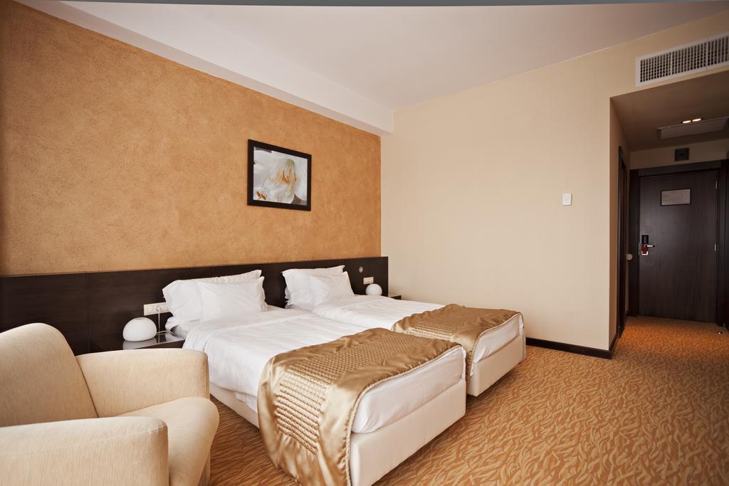 Hotel Clermont Covasna Extérieur photo