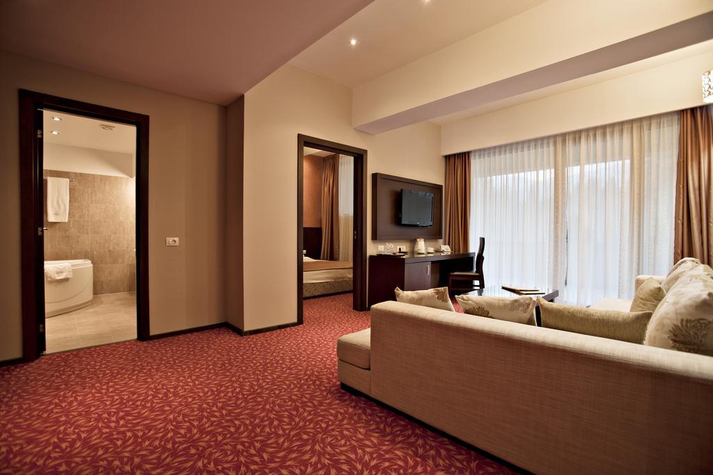 Hotel Clermont Covasna Extérieur photo