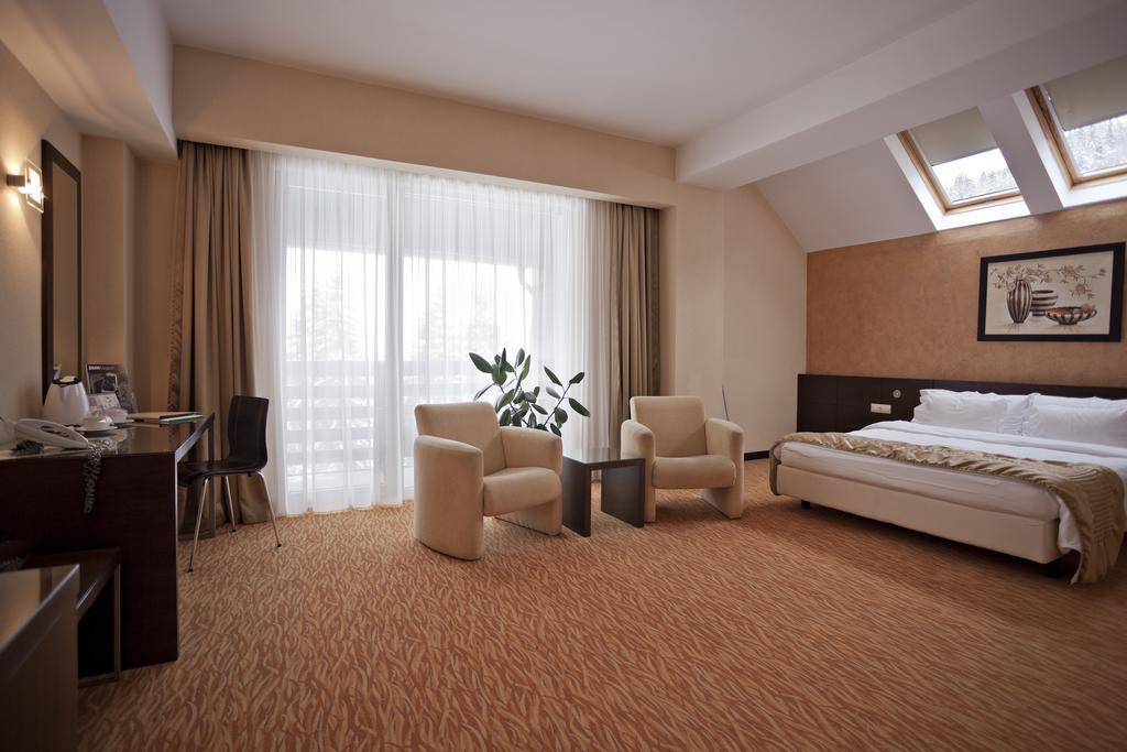Hotel Clermont Covasna Extérieur photo