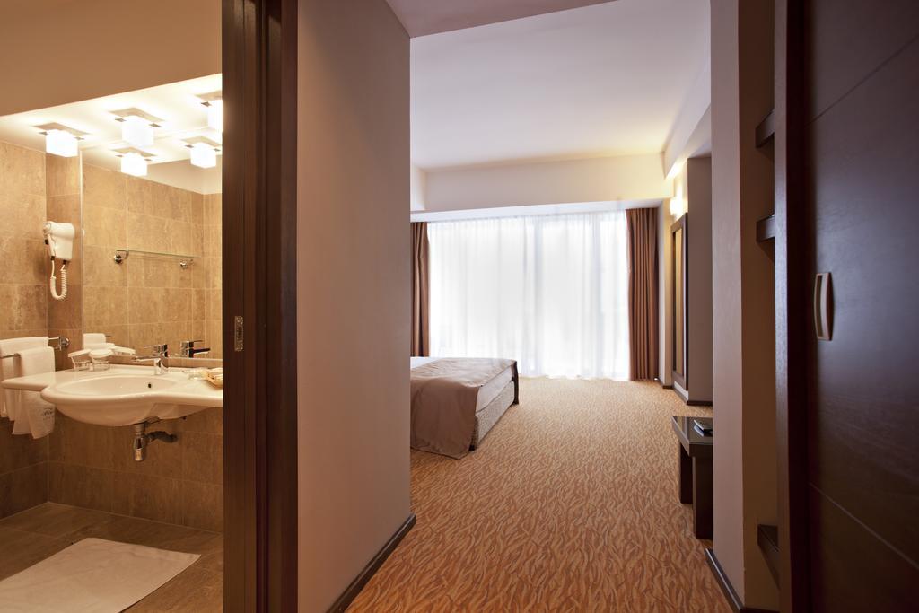 Hotel Clermont Covasna Extérieur photo