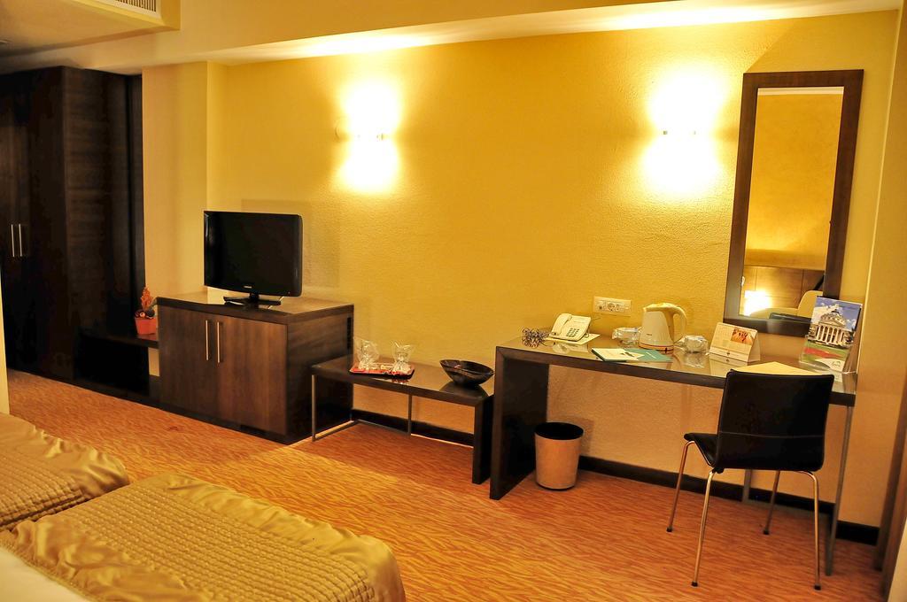 Hotel Clermont Covasna Extérieur photo